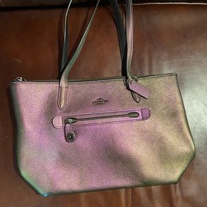 TAYLOR TOTE IN HOLOGRAM LEATHER (COACH F57329)